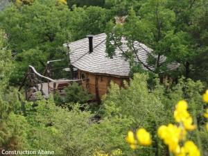 Cabane sur pilotis dans la Drome