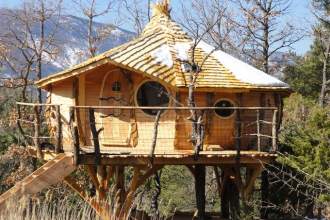 Cabane sur pilotis à l’Oasis Bellecombe dans la Drôme