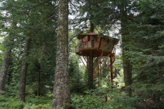 2 Cabanes dans les Arbres aux Cabanes des Volcans dans le Puy de Dôme