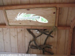 fenêtre plume de la cabane